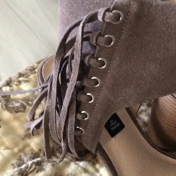 Steve Madden taupe sandals with chunky heel  NWOB - Picture 2 of 4